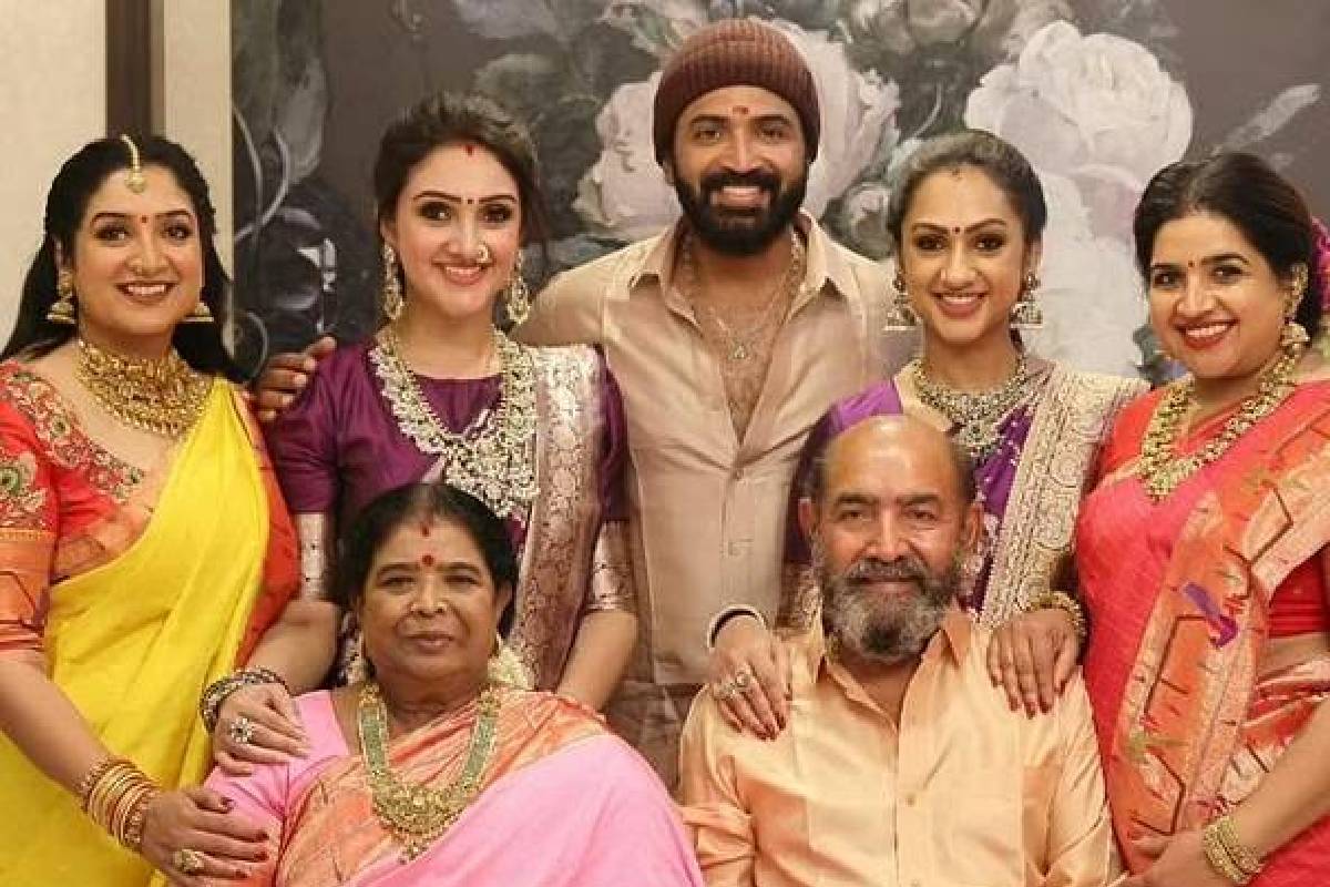 39 வயதிலும் குறையாத எனர்ஜி! தனுஷ்பட பாடலுக்கு குத்தாட்டம் போட்ட ஸ்ரீதேவி விஜயகுமார் ! | Sridevi Vijaykumar Vijay Tv Viral Dance Video