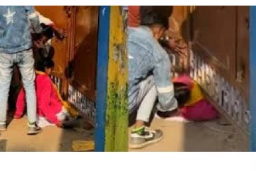 தேர்வு எழுதுவதற்குத் தாமதமாக வந்த மாணவி..கேட்டின் கீழ் சிக்கிய அவலம் -கடைசியில் நடந்த டிவிஸ்ட்!