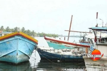 නීති විරෝධීව ධීවර කටයුතු සිදු කළ 45 ක් දැලේ