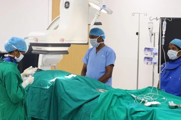 2 நாட்களாக பிணத்துக்கு சிகிச்சை அளித்து பணம் கறந்த டாக்டர் கைது - அதிர்ச்சி சம்பவம்!