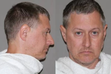 பார்த்துக்கொண்டே இருந்ததால் புகார் அளித்த சக பெண் ஊழியர்..அலுவலகத்திலேயே 5 முறை சுட்டுக்கொன்ற நபர்