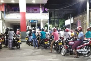 மீண்டும் இலங்கையில் எரிபொருள் வரிசை!