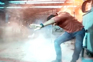 பரபரப்பான சண்டை காட்சியில் முதுகில் அடிப்பட்டு நடிகர் விஷாலுக்கு  ஏற்பட்ட பரிதாப நிலை