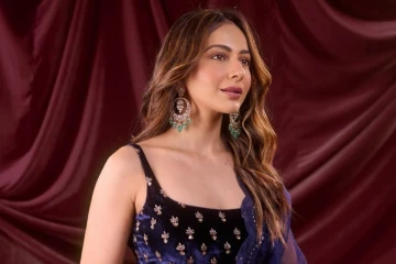 ஹாட் உடையில் ராகுல் ப்ரீத் சிங் அழகிய போட்டோஷூட்