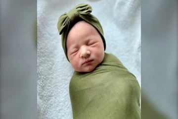 சினிமா காட்சியைப் போன்று கனடாவில் காரில் பிறந்த குழந்தை