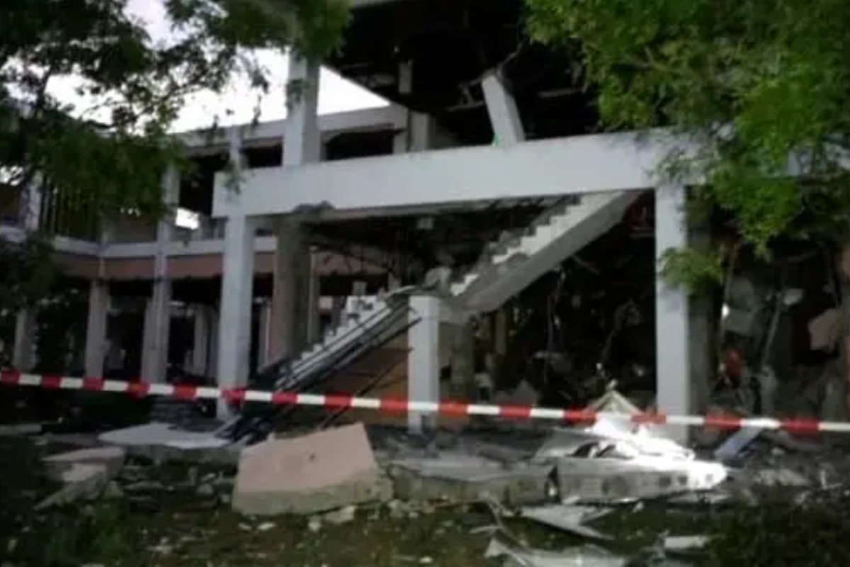 வைத்தியசாலை ஒன்றில் ஏற்பட்ட திடீர் வெடிப்பு ; 7 பேர் படுகாயம் | Sudden Explosion Ins Hospital 7 Critically Injured