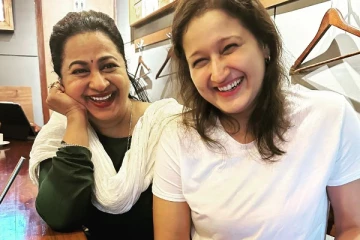 இந்த வயதிலும் இப்படியா? மார்டன் உடையில் ரசிகர்களை திணற வைத்த நடிகை ராதிகா...மிரட்டும் புகைப்படங்கள்