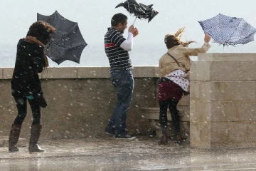 பிரான்ஸில் இளைஞரை பலியெடுத்த புயல்