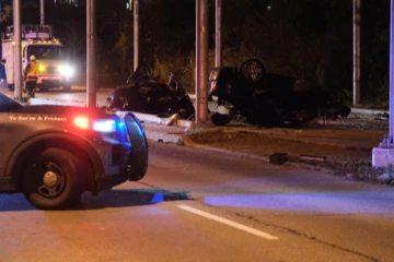 இரண்டு பகுதிகளாக உடைந்த கார்! கனடாவில் நடந்த கோர விபத்தில் பெண் பலி... சாலை முழுவதும் சிதறிய சிதிலங்கள்