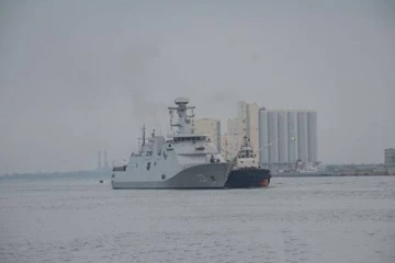 இலங்கைக்குள் நுழைந்த பிரபல வெளிநாடொன்றின் கடற்படைக் கப்பல்!