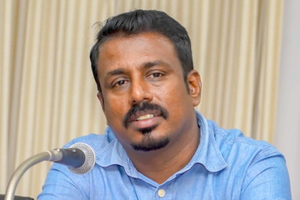 மாவட்ட - பிரதேச செயலாளர்கள் கிராம அலுவலர்கள் அரசாங்கத்தின் கட்டளையை ஏற்பதில்லை - பிரதியமைச்சர் எரங்க குணசேகர | District Divisional Secretaries Grama Niladharis மாவட்ட - பிரதேச செயலாளர்கள் கிராம அலுவலர்கள் அரசாங்கத்தின் கட்டளையை ஏற்பதில்லை - பிரதியமைச்சர் எரங்க குணசேகர | District Divisional Secretaries Grama Niladharis