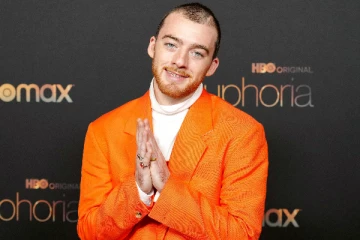 25 வயதாகும் பிரபல ஹாலிவுட் நடிகர் திடீர் மரணம் - ரசிகர்கள் அதிர்ச்சி.!