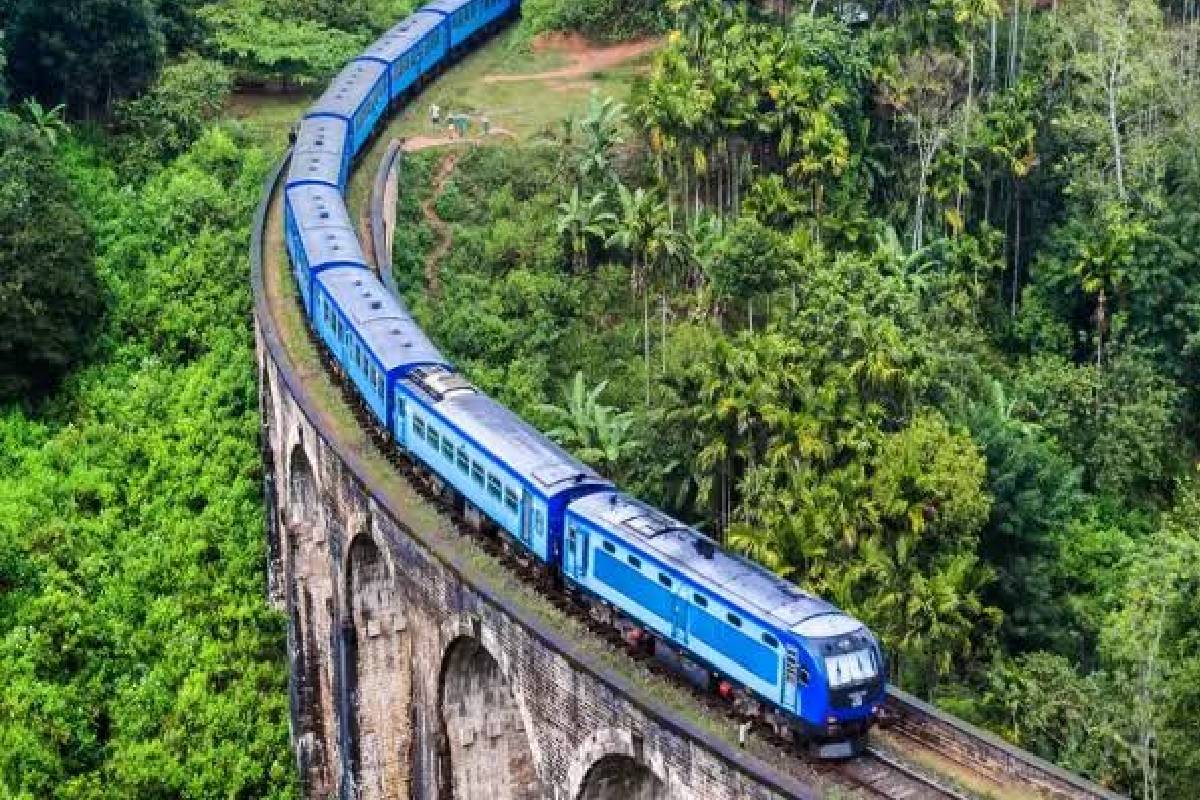 யாழிற்கான தொடருந்து சேவைகள் 18 இலிருந்து 8 ஆகக் குறைப்பு : பொதுமக்களுக்கு கடும் சிக்கல் | Train Services On Northern Railway Line Reduced யாழிற்கான தொடருந்து சேவைகள் 18 இலிருந்து 8 ஆகக் குறைப்பு : பொதுமக்களுக்கு கடும் சிக்கல் | Train Services On Northern Railway Line Reduced