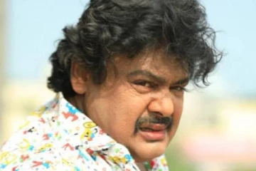 பவுடர் தான் இருக்கு.. பூசிக்கிறீங்களா! சோதனை செய்த அதிகாரிகளிடம் மன்சூர் அலிகான் கிண்டல்