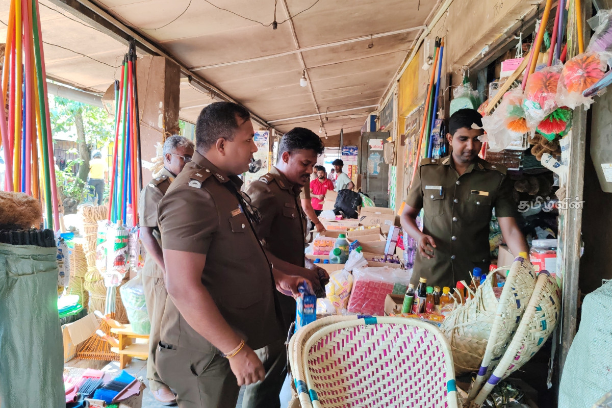 வவுனியாவில் சுகாதார பரிசோதகர்களால் விசேட நடவடிக்கை | Special Operation By Health Inspector In Vavuniya வவுனியாவில் சுகாதார பரிசோதகர்களால் விசேட நடவடிக்கை | Special Operation By Health Inspector In Vavuniya