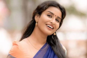 விஜய் டிவியின் புதிய சீரியல் நாயகி ரேஷ்மா முரளிதரன் லேட்டஸ்ட் போட்டோஸ்