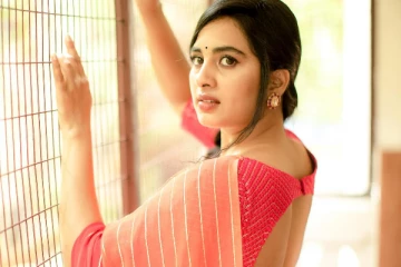 சேலையில் நடிகை ஸ்ருஷ்டி செம கியூட் போட்டோஷூட்