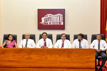 ආහාර අර්බුදයට වගකිව යුත්තන් ගැන ආචාර්ය සුරේන් බටගොඩ හෙළි කරයි.