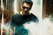 கொரோனா நேரத்தில் இத்தனை கோடிக்கு விலைபோனதா சல்மான் கானின் படம்- ஷாக்கான ரசிகர்கள்