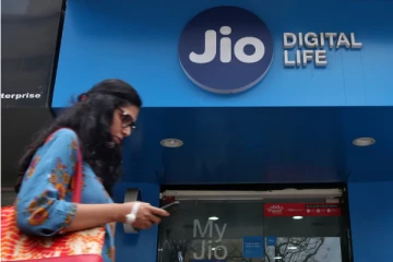 Reliance Jio ரூ.1-க்கு ரீசார்ஜ் பிளான் அறிமுகம்!