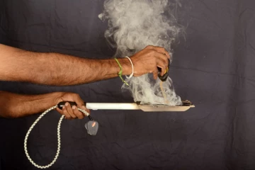 ද්‍රවිඩ ජනයා නිරන්තරයෙන් දල්වන සාම්බ්‍රානි ගැන කෙටියෙන් යමක්...