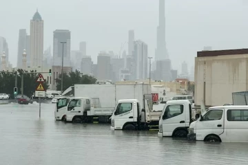 75 வருஷத்திற்குப் பின்.. தத்தளிக்கும் அரபு அமீரகம், தவிக்கும் மக்கள் - துபாய் செஞ்ச தப்பு?