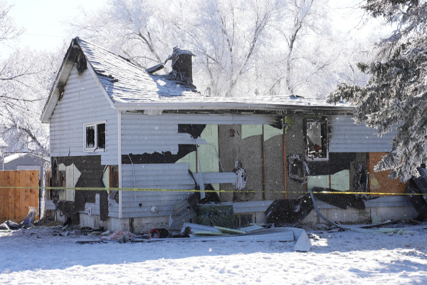 கனடாவில் வீடு ஒன்றில் ஏற்பட்ட பயங்கரம்; 5 பேர் பலி | Fatal House Fire In Davidson Sask Claims 5 Lives