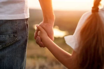 தந்தையுடன் கடைக்கு சென்ற சிறுமிக்கு நேர்ந்த நிலை! தாயின்  அதிர்ச்சி வாக்குமூலம்