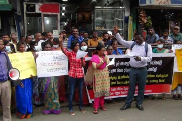 ராஜபக்சர்களின் கைக்கூலியான ரணிலை விரட்டியடிப்போம்! ஹட்டனில் போராட்டம் (PHOTOS)