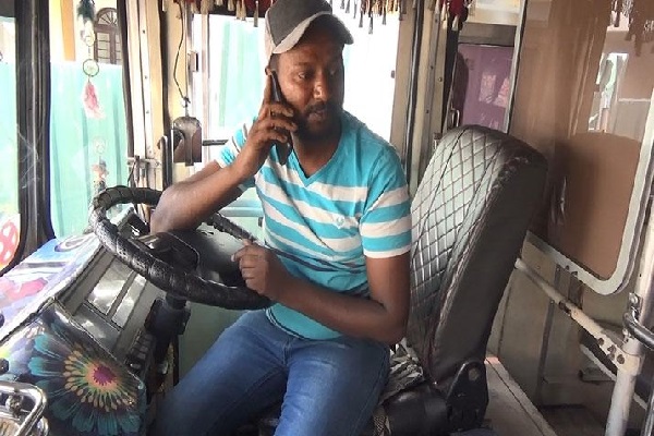 தனியார் பேருந்து நடத்துநரான தமிழரின் நேர்மை - குவியும் பாராட்டுகள்(படங்கள்) | Honesty Of A Private Bus Conductor Tamil