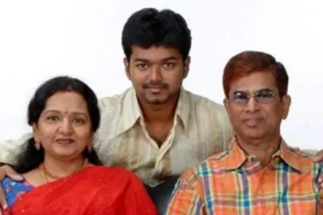 அப்பா சந்திரசேகருக்கு முத்தம் கொடுத்த மகன் விஜய்.. உடன் இருக்கும் முக்கிய சொந்தம்