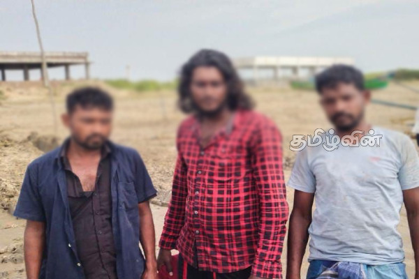 படகு பழுதடைந்ததால் தமிழ்நாட்டையடைந்த யாழ். கடற்தொழிலாளர்கள்!(Photos) | Three Fishermen Refuge In Tamilnadu