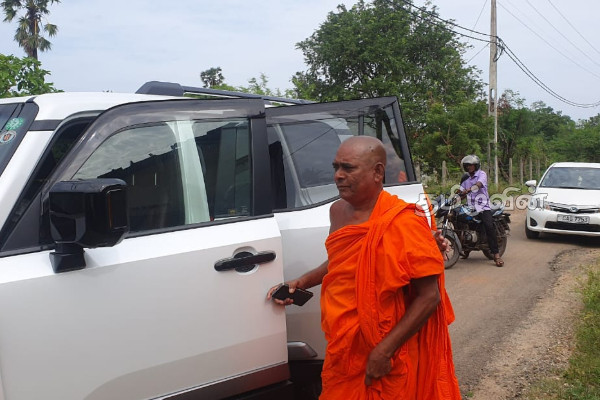 தையிட்டி விகாரை அமைந்துள்ள பகுதிகளை என்னிடம் தந்தால்...நாக விகாரை விகாராதிபதியின் உத்தரவு | The Nainadevi Vigaradhipathi Visits Tayiti