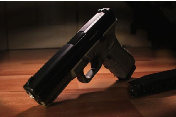 முடிவுக்கு வராத துப்பாக்கி கலாச்சாரம் - அமெரிக்காவில் தந்தையை சுட்டுக்கொன்ற 2 வயது சிறுவன்! - தமிழ்நாடு