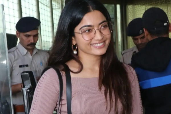 பொது இடத்தில் மன்னிப்பு கேட்ட ராஷ்மிகா.. காரணம் இதுதானா | Rashmika Says Sorry To Fans