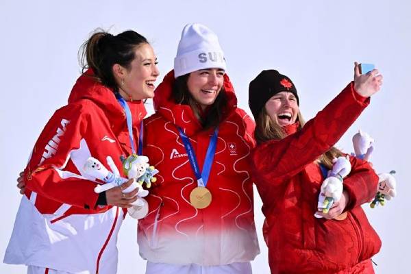 பெண்கள் ஸ்லோப்ஸ்டைல் போட்டி: தங்க பதக்கம் வென்ற சுவிட்சர்லாந்தின் கிரேமாட் லிவிக்னோ | Switzerland S Great Livigno Wins Gold Medal