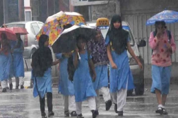 தமிழகத்தில் கனமழை: எந்தெந்த மாவட்டங்களில் இன்று பள்ளி, கல்லூரிகளுக்கு விடுமுறை?