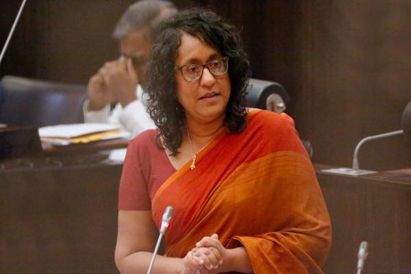 பூதாகரமாகும் சுப்ரீன் சாட் விவகாரம்: அரச தரப்பு அரசியலமைப்பை மீறியதாக குற்றச்சாட்டு | Allegation Against The Minister Of Education