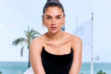 கேன்ஸ் திரைப்பட விழாவில் அதிதி ராவ்.. கிளாமர் புகைப்படங்கள்