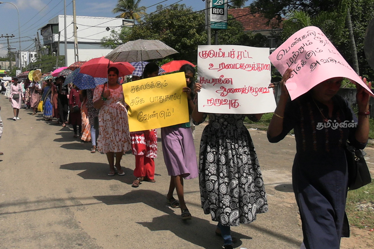 மட்டக்களப்பில் பெண்களுக்கு ஆதரவாக கவனயீர்ப்பு பேரணி முன்னெடுப்பு | Attention Rally In Support Of Women In Batticaloa