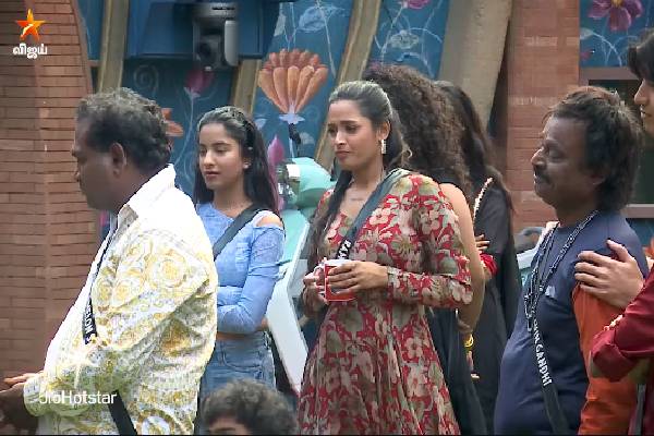 மீண்டும் பிக்பாஸ் வீட்டுக்குள் சான்ட்ரா! பிரஜனிடம் முட்டிபோட்டு கண்ணீர்மல்க கூறிய விடயம் | Bigg Boss 9 Day101 Promo Sandra Video Viral