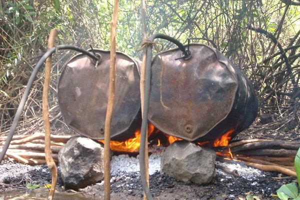 யாழில் புலனாய்வு பிரிவினரின் அதிரடியில் இருவர் கைது! | Two Arrested With 60 Liter Leak In Yali