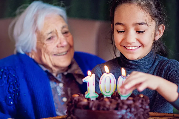 100 வயதுடையவர்கள் அதிகம் வாழும் நாடு எது தெரியுமா - ரகசியம் என்ன? | Most 100 Year Old People