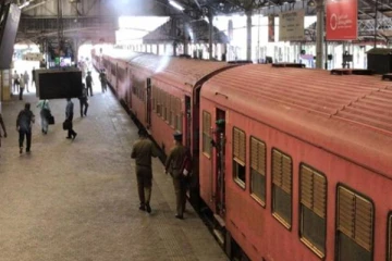 ரயில் நிலையத்தில் ஏற்பட்ட மோதல்: அதிகாரி, ஊழியர் உட்பட மூவர் வைத்தியசாலையில்!