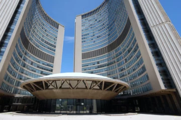 டொராண்டோ மாநகராட்சியில் வெளிநாட்டு கொடிகளை ஏற்ற தடை