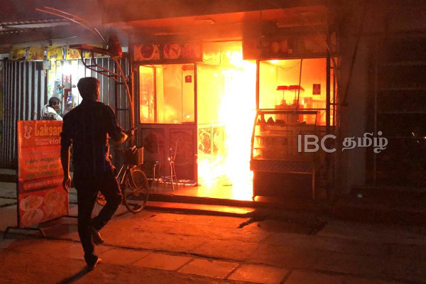 வவுனியாவில் தீ விபத்து - பற்றி எரிந்த உணவகம் | Fire Incident Vavuniya