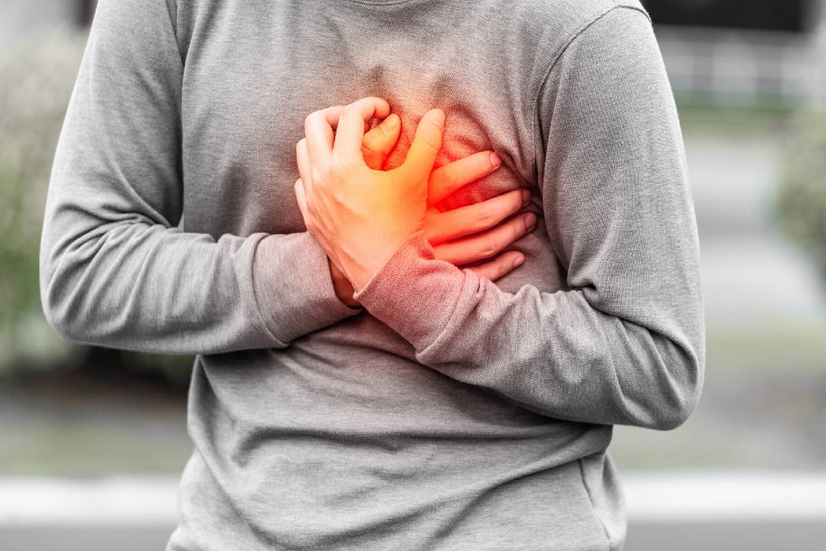 Heart Attack: மாரடைப்பின் போது உயிரைக் காப்பாற்ற உதவும் முதலுதவி பற்றி உங்களுக்கு தெரியுமா? | Heart Attack Emergency First Aid Kit Tablets Heart Attack: மாரடைப்பின் போது உயிரைக் காப்பாற்ற உதவும் முதலுதவி பற்றி உங்களுக்கு தெரியுமா? | Heart Attack Emergency First Aid Kit Tablets
