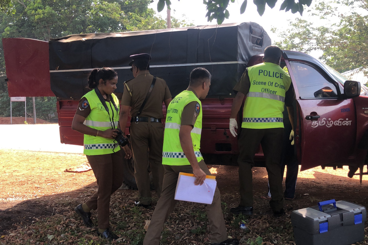 சட்டவிரோதமாக மரப்பலகைகள் கடத்தப்பட்ட வாகனம் பறிமுதல் - ஒருவர் கைது | Vehicle Illegally Transporting Wooden Planks சட்டவிரோதமாக மரப்பலகைகள் கடத்தப்பட்ட வாகனம் பறிமுதல் - ஒருவர் கைது | Vehicle Illegally Transporting Wooden Planks