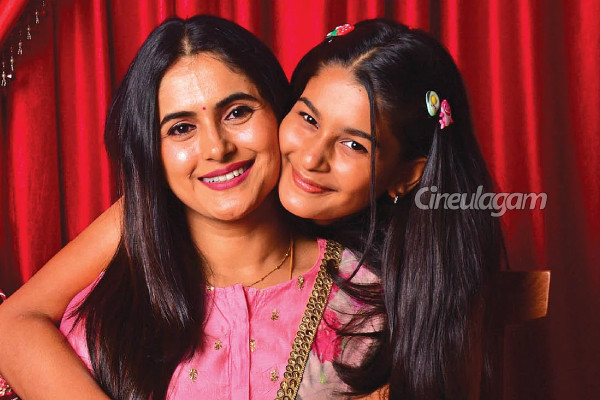 வீரம் படத்தில் அஜித்துடன் நடித்த யுவினாவின் தாயும் ஒரு நடிகை தானா.. சந்திரமுகி படத்தில் நடித்துள்ளாரா | Yuvina Mother Is Also Actress