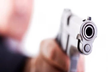 பெண் பொலிஸ் உத்தியோகஸ்தரை கடத்திச் செல்ல முயற்சித்த மூவர் கைது